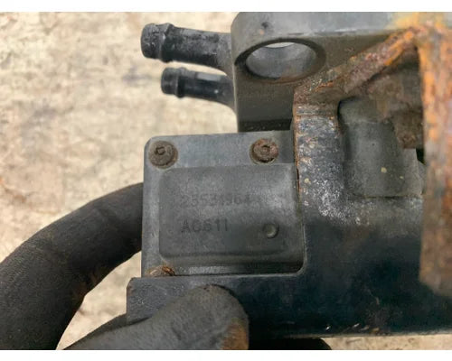 Freightliner 23531964 EGR pressure sensor from 2004 Freightliner Century Class 120, used - view 4 of 4