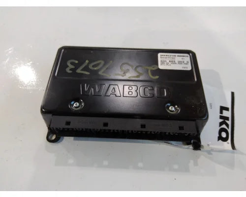 Freightliner 400-865-002-0 ABS control module from 2012 Freightliner Cascadia 113, used