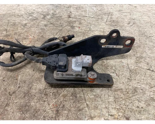 Freightliner 4326873 NOx sensor with bracket from 2014 Freightliner M2 106, used
