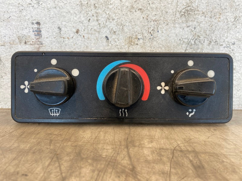 Freightliner 66004757 climate control from 2007 Freightliner FS65, used - view 2 of 6