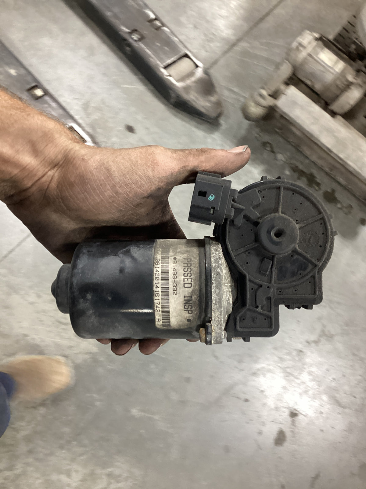 Freightliner 91498-392 windshield wiper motor from 2010 Freightliner Columbia 120, used
