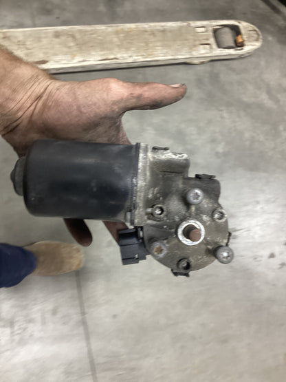 Freightliner 91498-392 windshield wiper motor from 2010 Freightliner Columbia 120, used - view 2 of 2