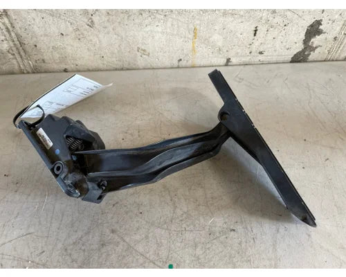 Freightliner A01-29036-000 throttle pedal assembly from 2005 Freightliner Century, used