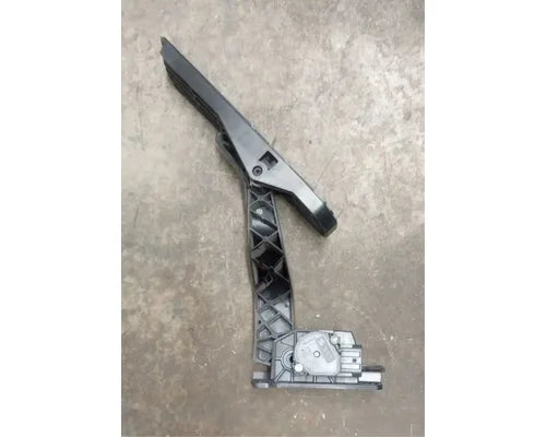 Freightliner A01-31219-000 accelerator pedal with position sensor from 2009 Freightliner Cascadia, used