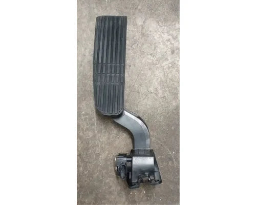 Freightliner A01-31219-000 accelerator pedal with position sensor from 2009 Freightliner Cascadia, used - view 2 of 5