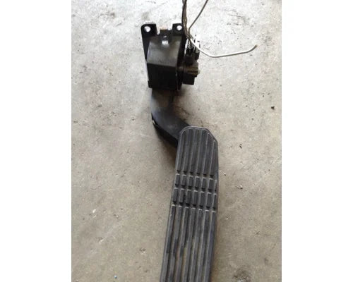 Freightliner A01-32622-000 accelerator pedal assembly from 2013 Freightliner Cascadia, used