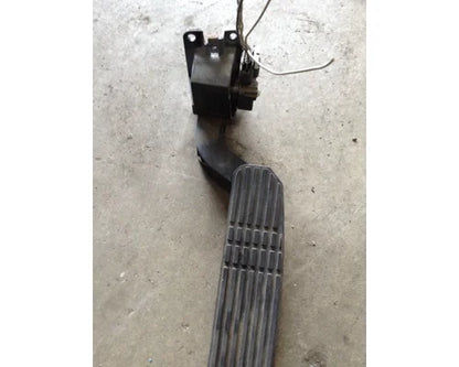 Freightliner A01-32622-000 accelerator pedal assembly from 2013 Freightliner Cascadia, used