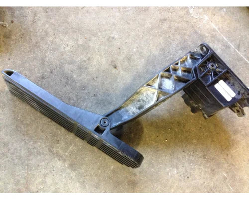 Freightliner A01-32622-001 accelerator pedal assembly from 2012 Freightliner Cascadia, used