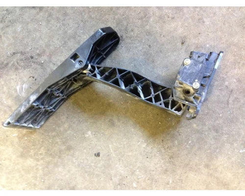 Freightliner A01-32622-001 accelerator pedal assembly from 2012 Freightliner Cascadia, used - view 2 of 3