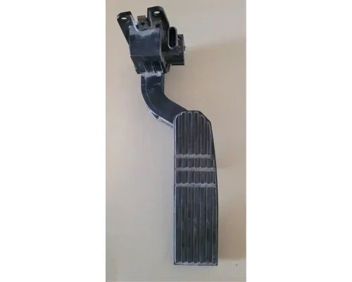 Freightliner A01-33398-000 accelerator pedal with position sensor from 2014 Freightliner Cascadia 125, used