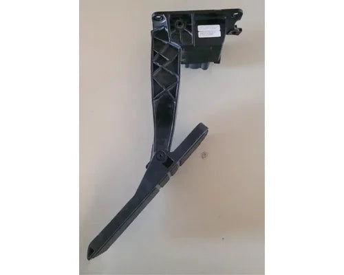 Freightliner A01-33398-000 accelerator pedal with position sensor from 2014 Freightliner Cascadia 125, used - view 2 of 5