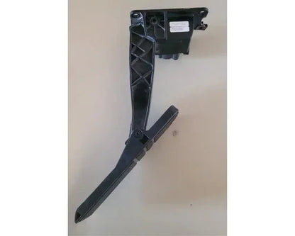Freightliner A01-33398-000 accelerator pedal with position sensor from 2014 Freightliner Cascadia 125, used - view 2 of 5
