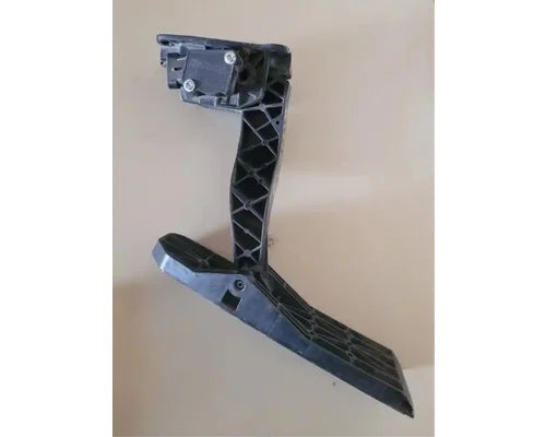 Freightliner A01-33398-000 accelerator pedal with position sensor from 2014 Freightliner Cascadia 125, used - view 4 of 5