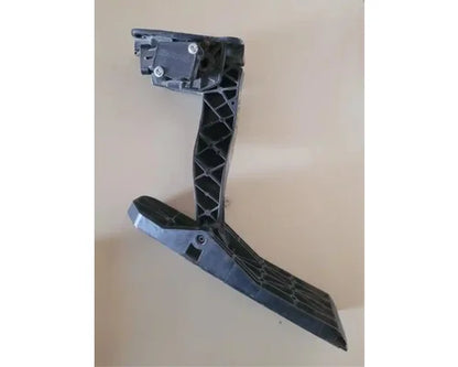 Freightliner A01-33398-000 accelerator pedal with position sensor from 2014 Freightliner Cascadia 125, used - view 4 of 5