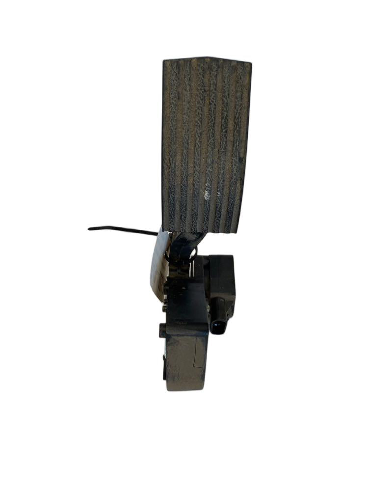 Freightliner A0132344000 throttle pedal from 2013 Freightliner School Bus, used