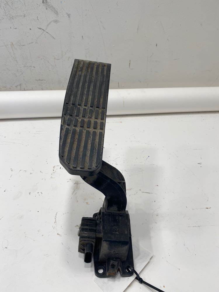Freightliner A0133070000 throttle pedal assembly from 2015 Freightliner Cascadia, used