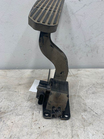 Freightliner A0133820000 throttle pedal assembly from 2015 Freightliner Cascadia, used - view 3 of 6