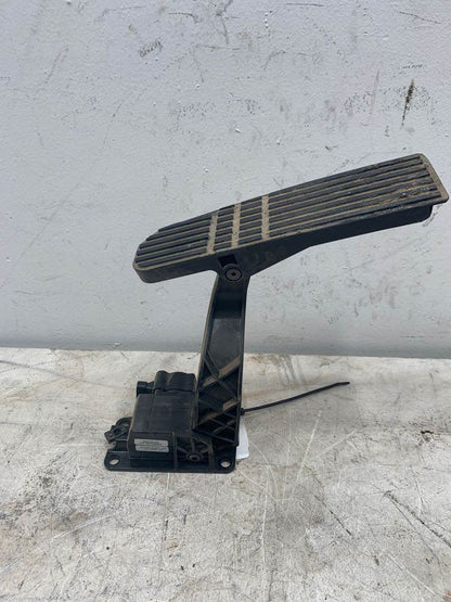 Freightliner A0133820000 throttle pedal assembly from 2015 Freightliner Cascadia, used - view 4 of 6