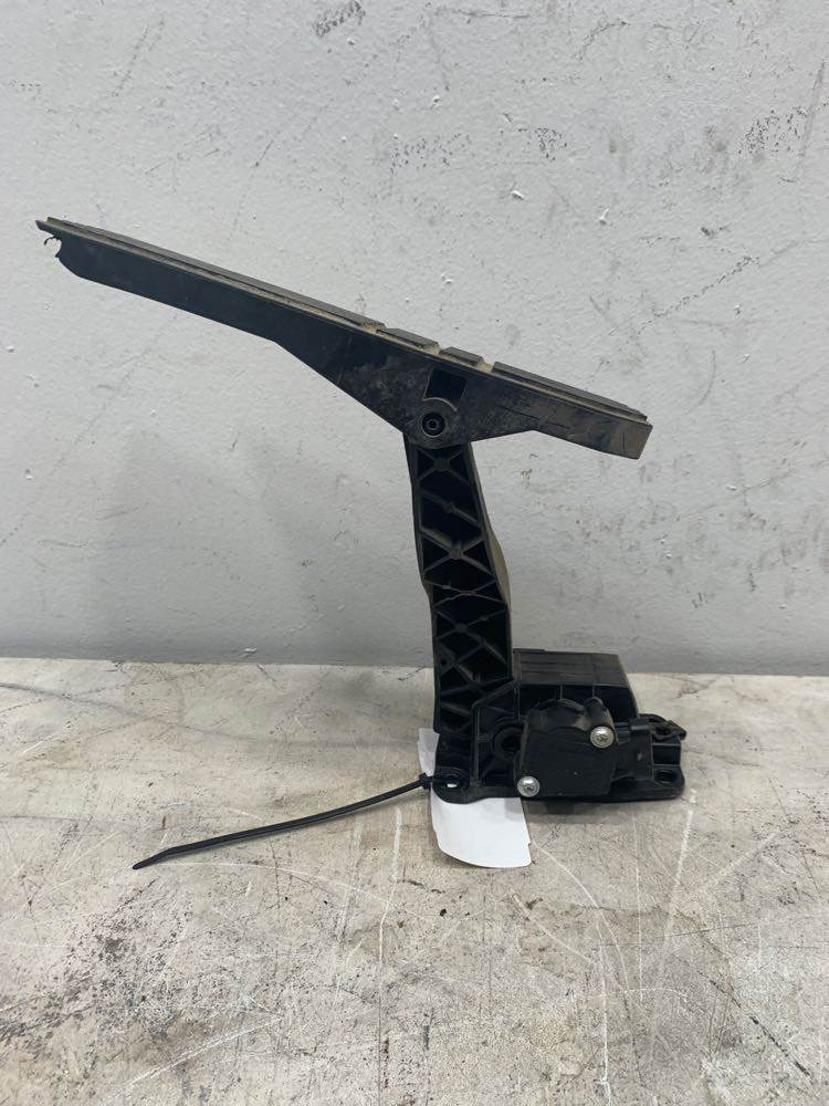 Freightliner A0133820000 throttle pedal assembly from 2015 Freightliner Cascadia, used - view 5 of 6
