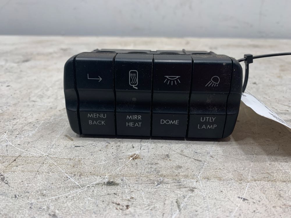 Freightliner A0560973000 switch panel from 2013 Freightliner Cascadia, used