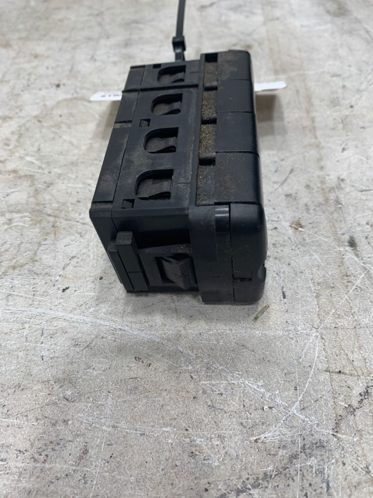 Freightliner A0560973000 switch panel from 2013 Freightliner Cascadia, used - view 2 of 4