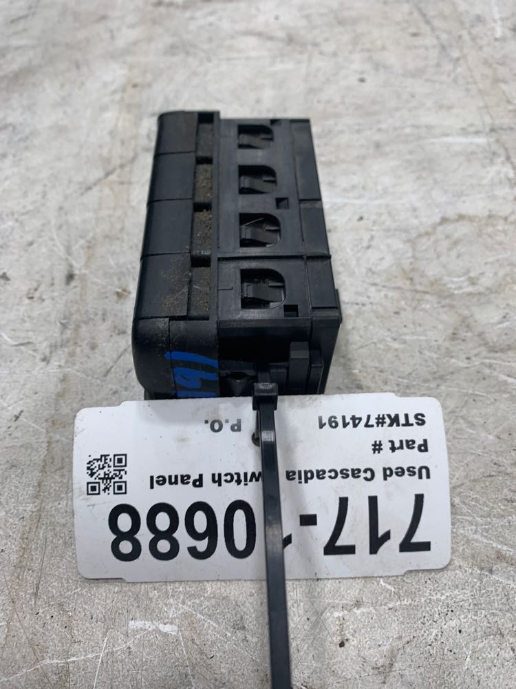Freightliner A0560973000 switch panel from 2013 Freightliner Cascadia, used - view 3 of 4