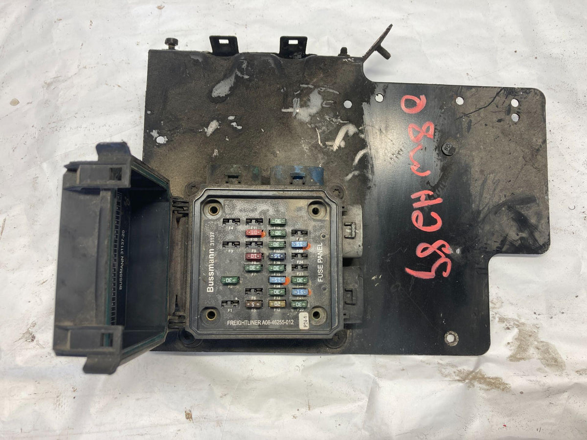 Freightliner A06-46255-012 fuse box from 2008 Freightliner M2 106, used - view 2 of 4