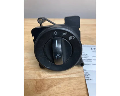 Freightliner A06-58685-001 headlight switch from 2014 Freightliner Cascadia, used