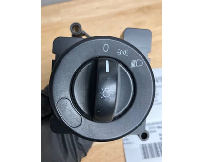 Freightliner A06-58685-001 headlight switch from 2014 Freightliner Cascadia, used - view 2 of 4