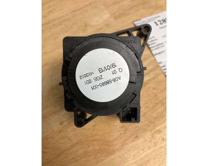 Freightliner A06-58685-001 headlight switch from 2014 Freightliner Cascadia, used - view 3 of 4