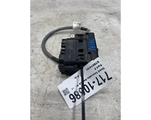 Freightliner A06-59538-001 dash switch panel from 2013 Freightliner Cascadia, used - view 2 of 6
