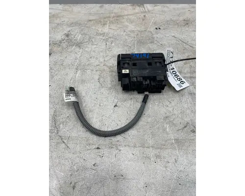 Freightliner A06-59538-001 dash switch panel from 2013 Freightliner Cascadia, used - view 5 of 6