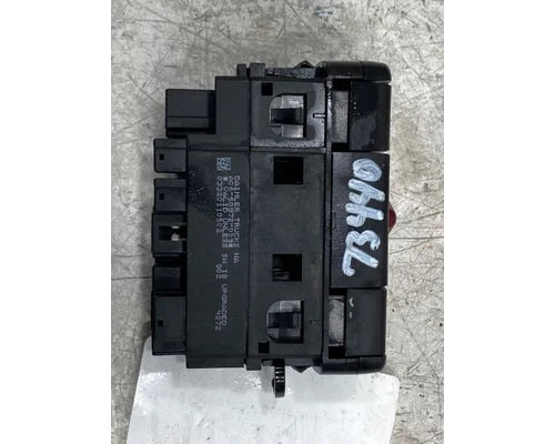 Freightliner A06-60972-003 dash switch panel from 2015 Freightliner Cascadia, used - view 2 of 4