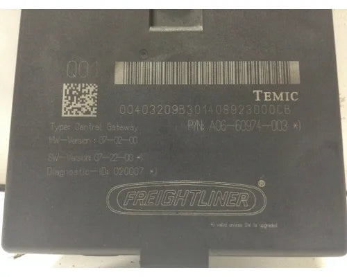 Freightliner A06-60974-003 central gateway module from 2009 Freightliner Cascadia, used - view 2 of 3