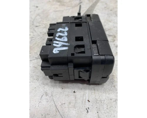Freightliner A06-64460-002 dash switch panel from 2015 Freightliner Cascadia, used - view 4 of 6
