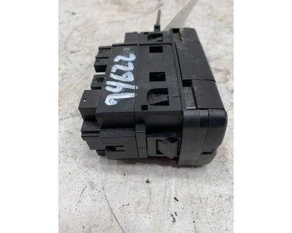 Freightliner A06-64460-002 dash switch panel from 2015 Freightliner Cascadia, used - view 4 of 6