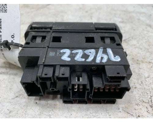 Freightliner A06-64460-002 dash switch panel from 2015 Freightliner Cascadia, used - view 5 of 6
