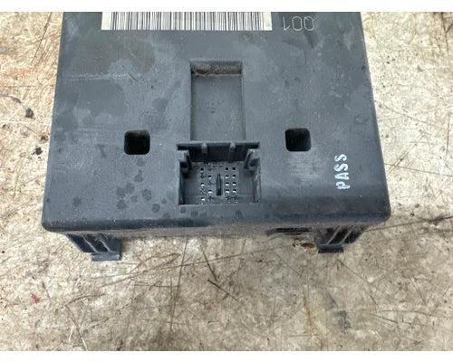 Freightliner A06-74995-008 central gateway module from 2013 Freightliner, used - view 2 of 3
