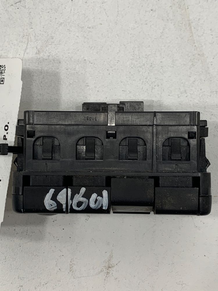 Freightliner A0630973000 switch panel from 2012 Freightliner Cascadia, used - view 3 of 4