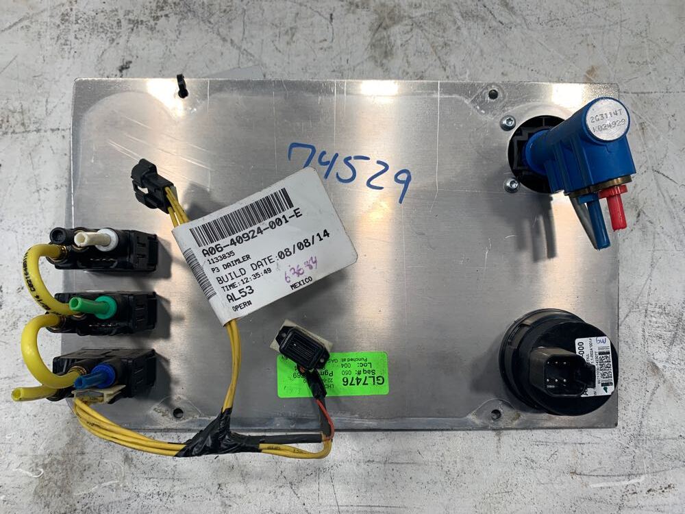 Freightliner A0640924001 switch panel from 2015 Freightliner Cascadia, used - view 4 of 6