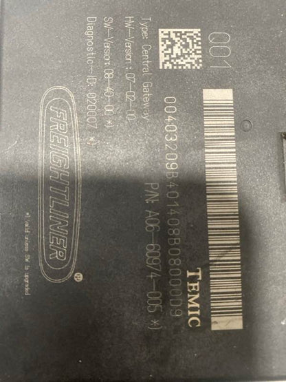 Freightliner A0660974005 cab control module from 2009 Freightliner Cascadia 125, used - view 5 of 5