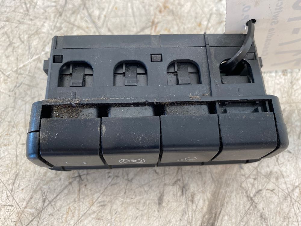 Freightliner A0666446002 switch panel from 2014 Freightliner Cascadia, used - view 2 of 4