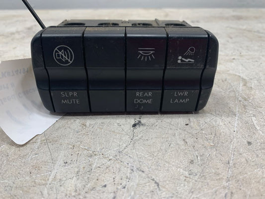 Freightliner A0680973000 switch panel from 2013 Freightliner Cascadia, used