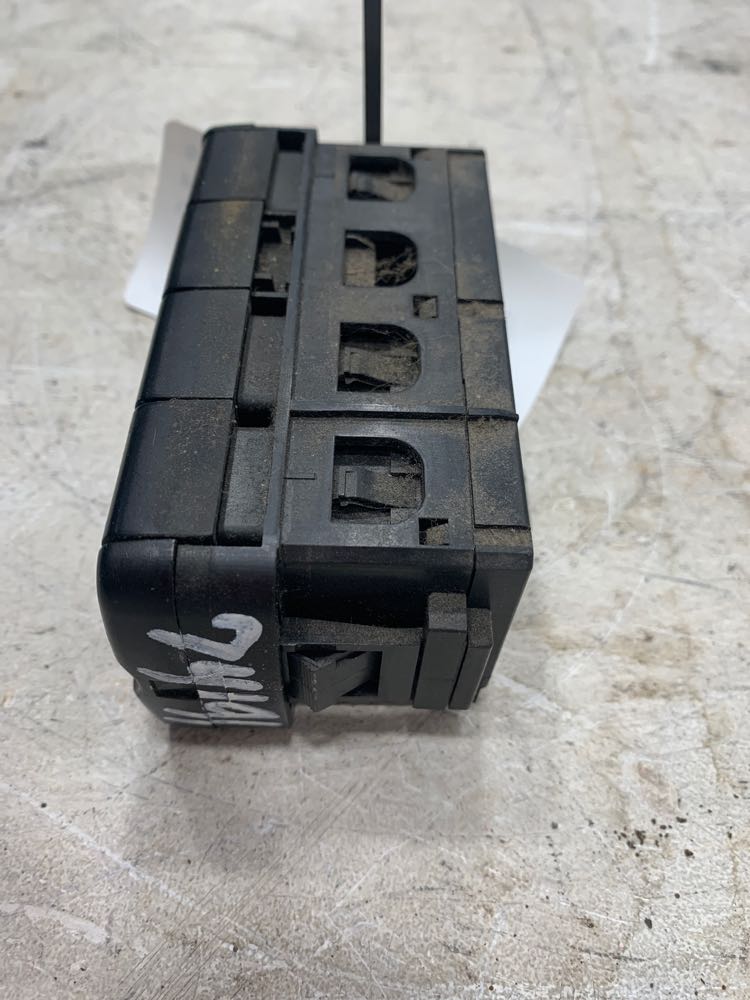 Freightliner A0680973000 switch panel from 2013 Freightliner Cascadia, used - view 2 of 4