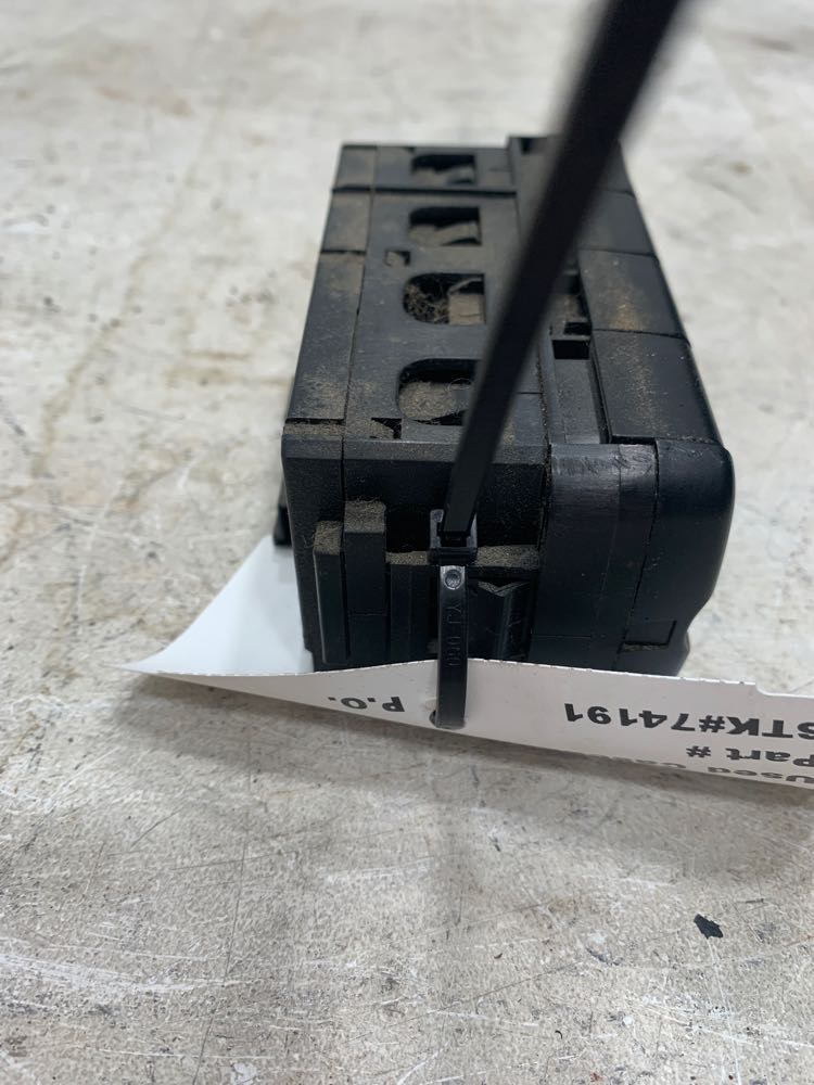 Freightliner A0680973000 switch panel from 2013 Freightliner Cascadia, used - view 3 of 4