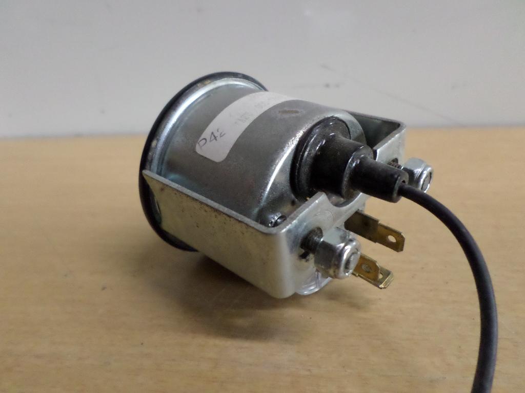 Freightliner A22-38892-000 oil temperature gauge from 2000 Freightliner FLD120, used - view 2 of 3