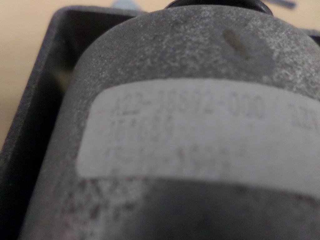 Freightliner A22-38892-000 oil temperature gauge from 2000 Freightliner FLD120, used - view 3 of 3