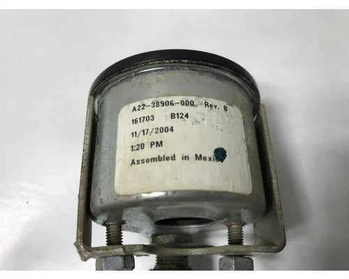 Freightliner A22-38906-000 lift axle pressure gauge from 2005 Freightliner M2 112, used - view 3 of 3