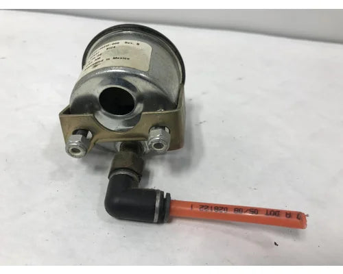Freightliner A22-38910-000 brake application air pressure gauge from 2009 Freightliner M2 112, used - view 3 of 3