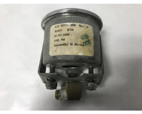 Freightliner A22-39573-000 brake application air pressure gauge from 2006 Freightliner Classic XL, used - view 3 of 3